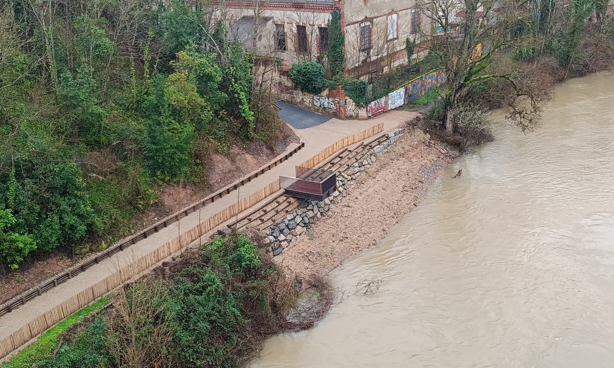 Retrait de la plateforme de la passerelle d'Albi