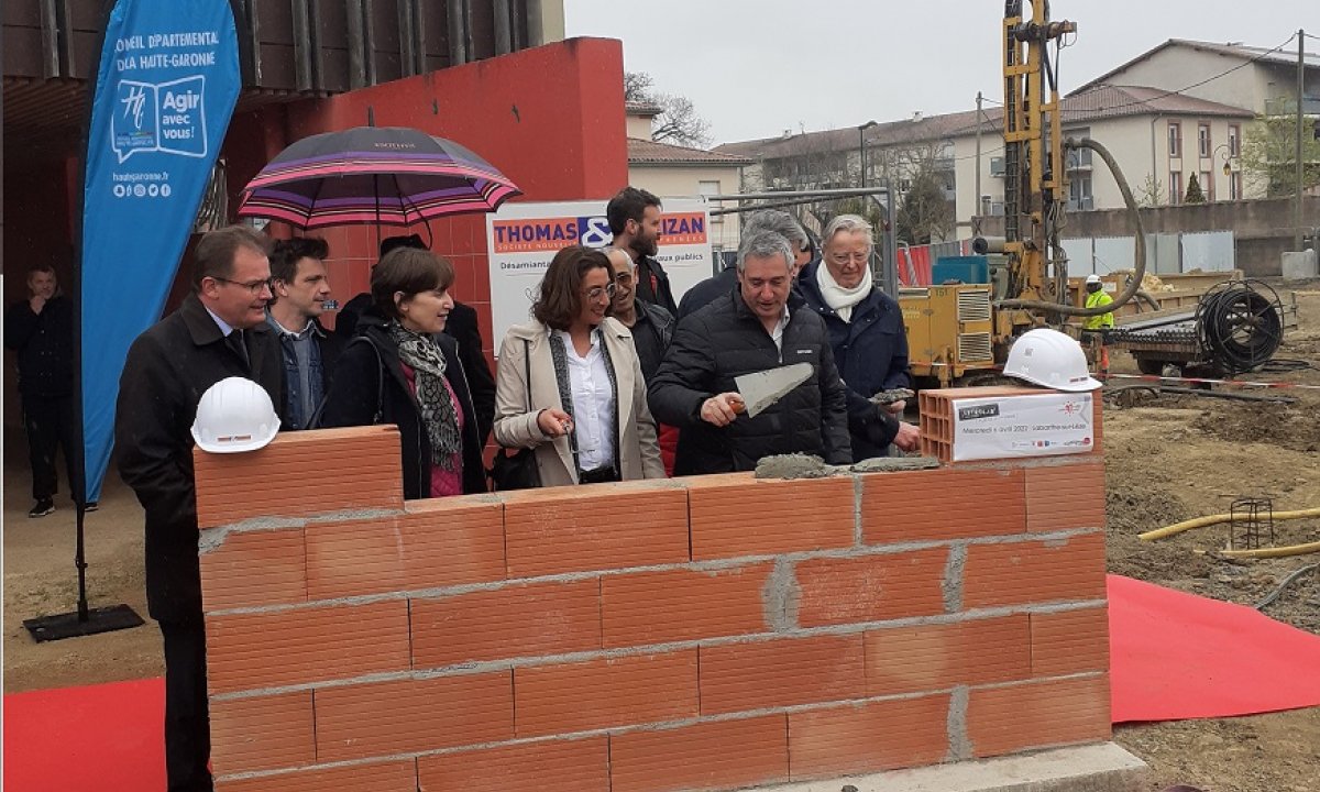 Pose de la première pierre de l'Astrolab à Labarthe sur Lèze (31)