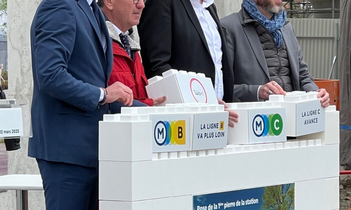 PREMIERE PIERRE DE LA STATION AERIENNE LABEGE MADRON
